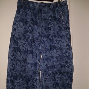 NWT - GAP Women's Mid Rise UltraSoft Easy Navy Floral Horseshoe Jeans (#772245)